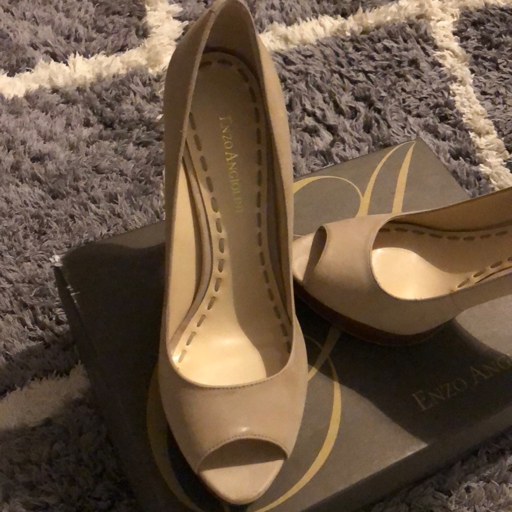 Heels - Picture 2 of 3